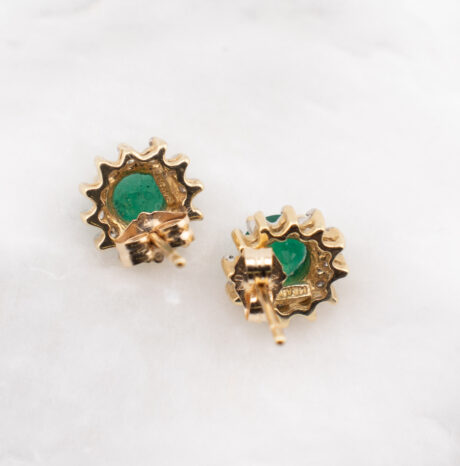 Contemporary Emeralds and Diamonds 18K Stud Earring Set - Image 4