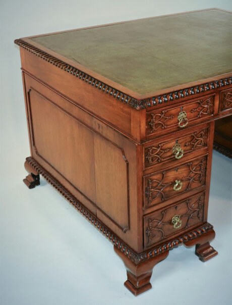 Late 19th Century English Chippendale Style Mahogany Partners Desk - Image 17