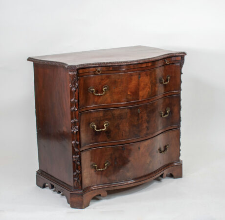 Early George III Mahogany Serpentine Bachelor's Chest With Brushing Slide - Image 2