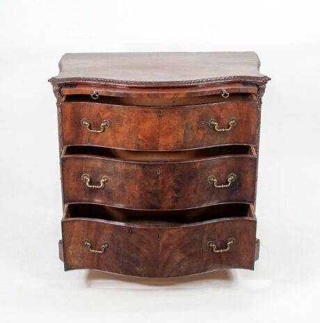 Early George III Mahogany Serpentine Bachelor's Chest With Brushing Slide - Image 6