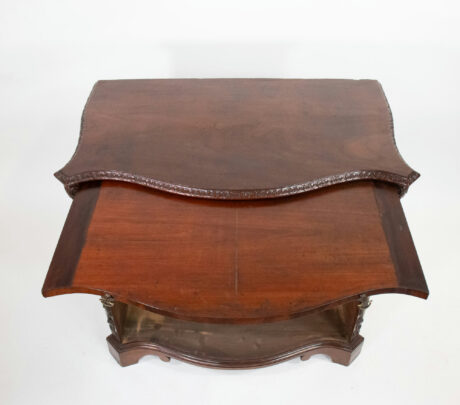 Early George III Mahogany Serpentine Bachelor's Chest With Brushing Slide - Image 8