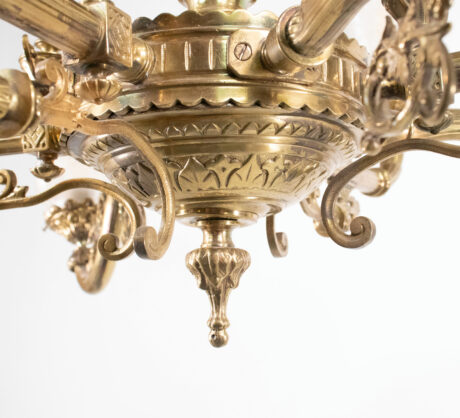 Late 19th Century Victorian Neoclassical Bronze Eight Light Chandelier with Frosted and Etched Glass Shades - Image 10