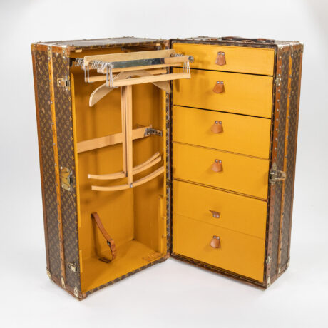 Early 20th Century Louis Vuitton Luggage Set with Provenance from Charlotte Whitney Allen - Image 4